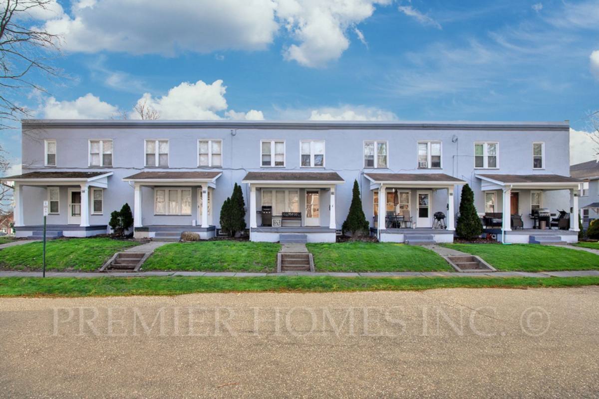 Apartment for rent at 115-123 Louis Ave, Louisville, OH 44641