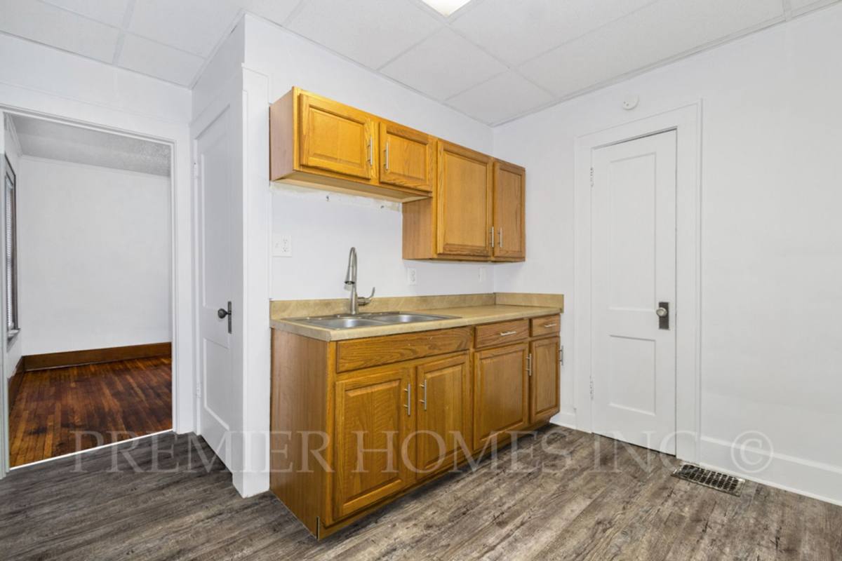 Apartment for rent at 115-123 Louis Ave, Louisville, OH 44641