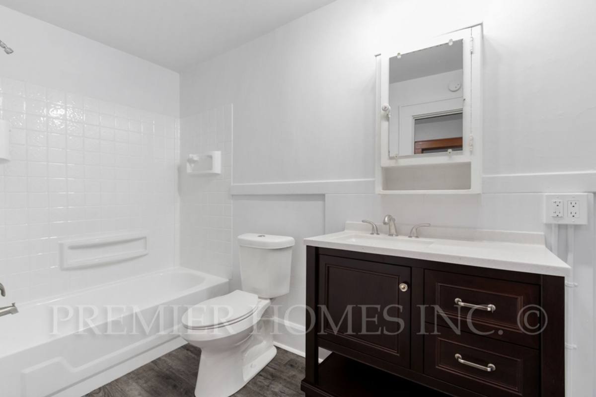 Apartment for rent at 115-123 Louis Ave, Louisville, OH 44641