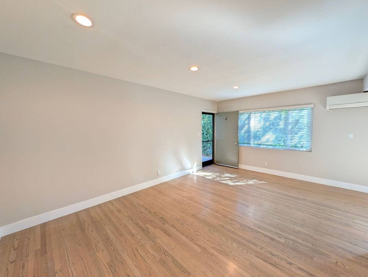Apartment for rent at 14728 Magnolia Blvd, Sherman Oaks, CA 91403