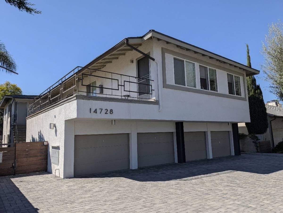 Apartment for rent at 14728 Magnolia Blvd, Sherman Oaks, CA 91403