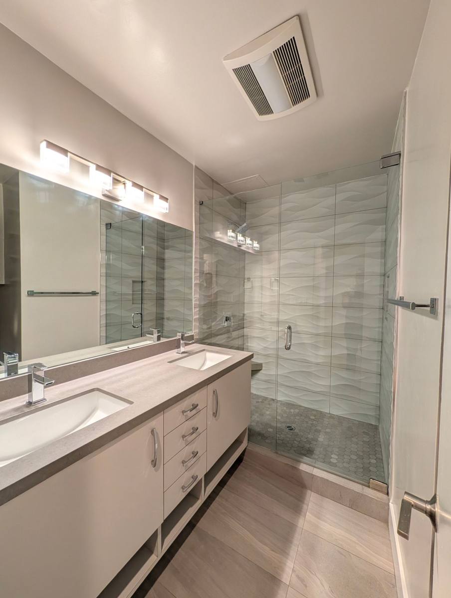 Apartment for rent at 14728 Magnolia Blvd, Sherman Oaks, CA 91403
