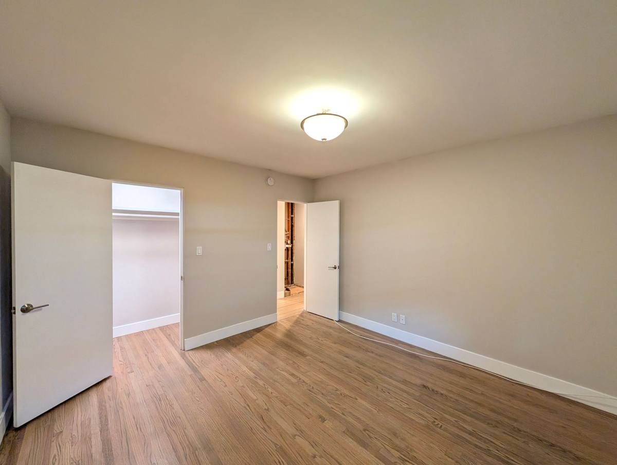 Apartment for rent at 14728 Magnolia Blvd, Sherman Oaks, CA 91403