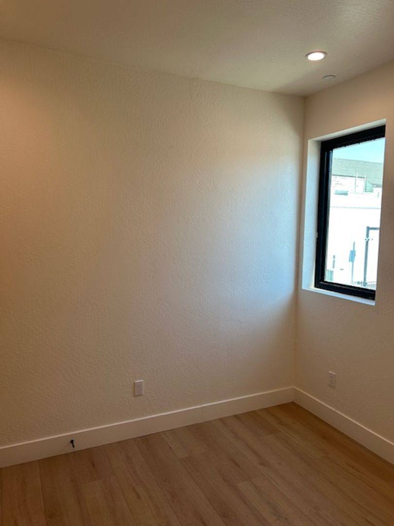 Apartment for rent at 2874 16th St, San Francisco, CA 94103