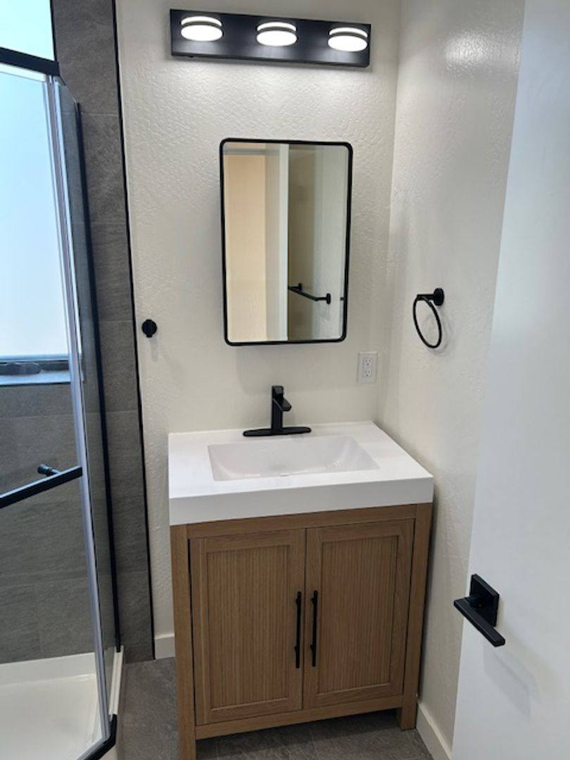 Apartment for rent at 2874 16th St, San Francisco, CA 94103