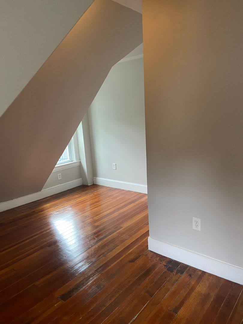 Apartment for rent at 94 Oakland Ave, Providence, RI 02908