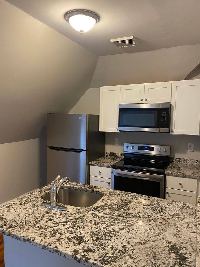 Apartment for rent at 94 Oakland Ave, Providence, RI 02908