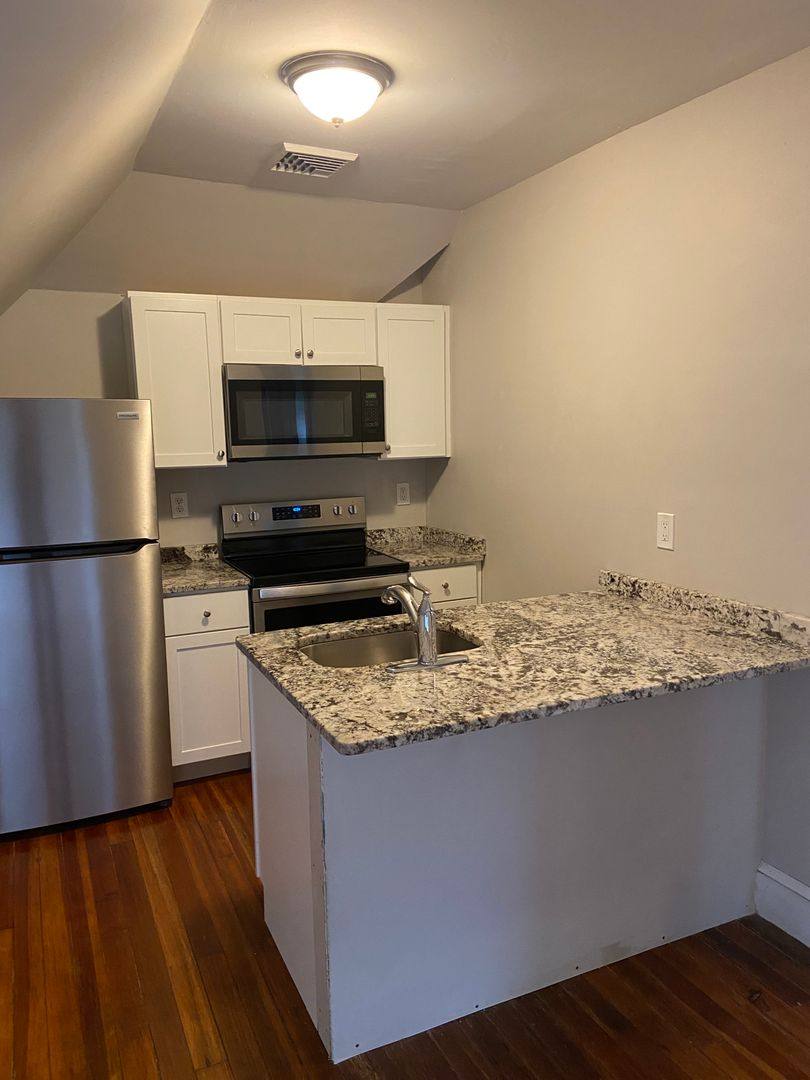 Apartment for rent at 94 Oakland Ave, Providence, RI 02908