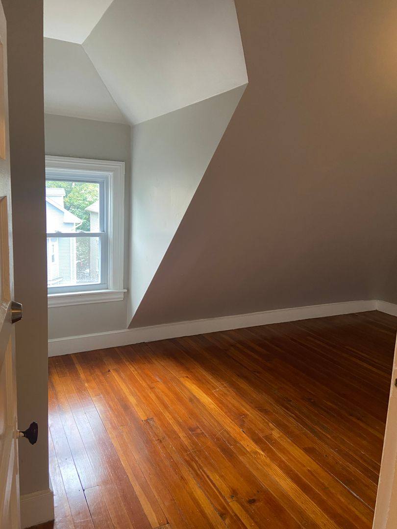 Apartment for rent at 94 Oakland Ave, Providence, RI 02908