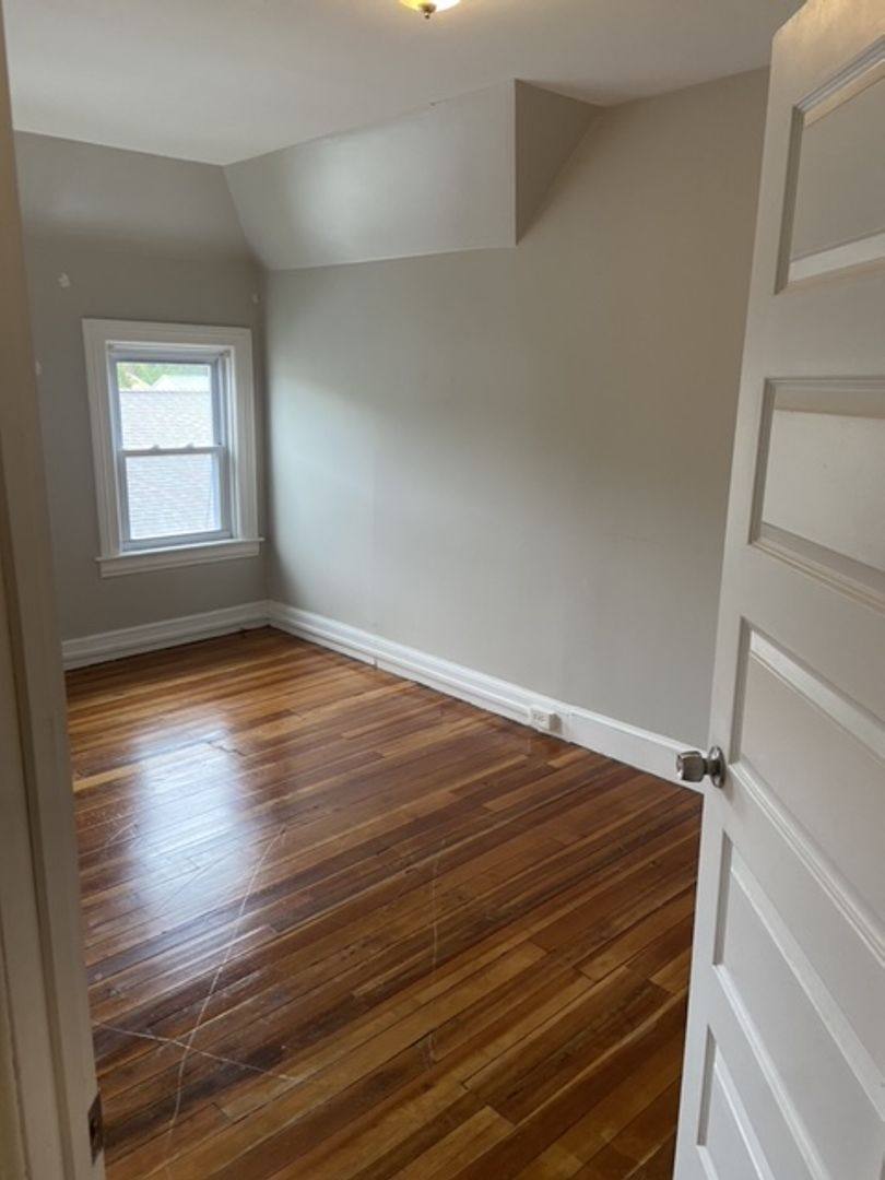 Apartment for rent at 94 Oakland Ave, Providence, RI 02908