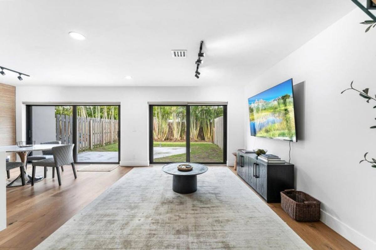 Townhouse for rent at 541 N Ocean Blvd E, Boca Raton, FL 33432