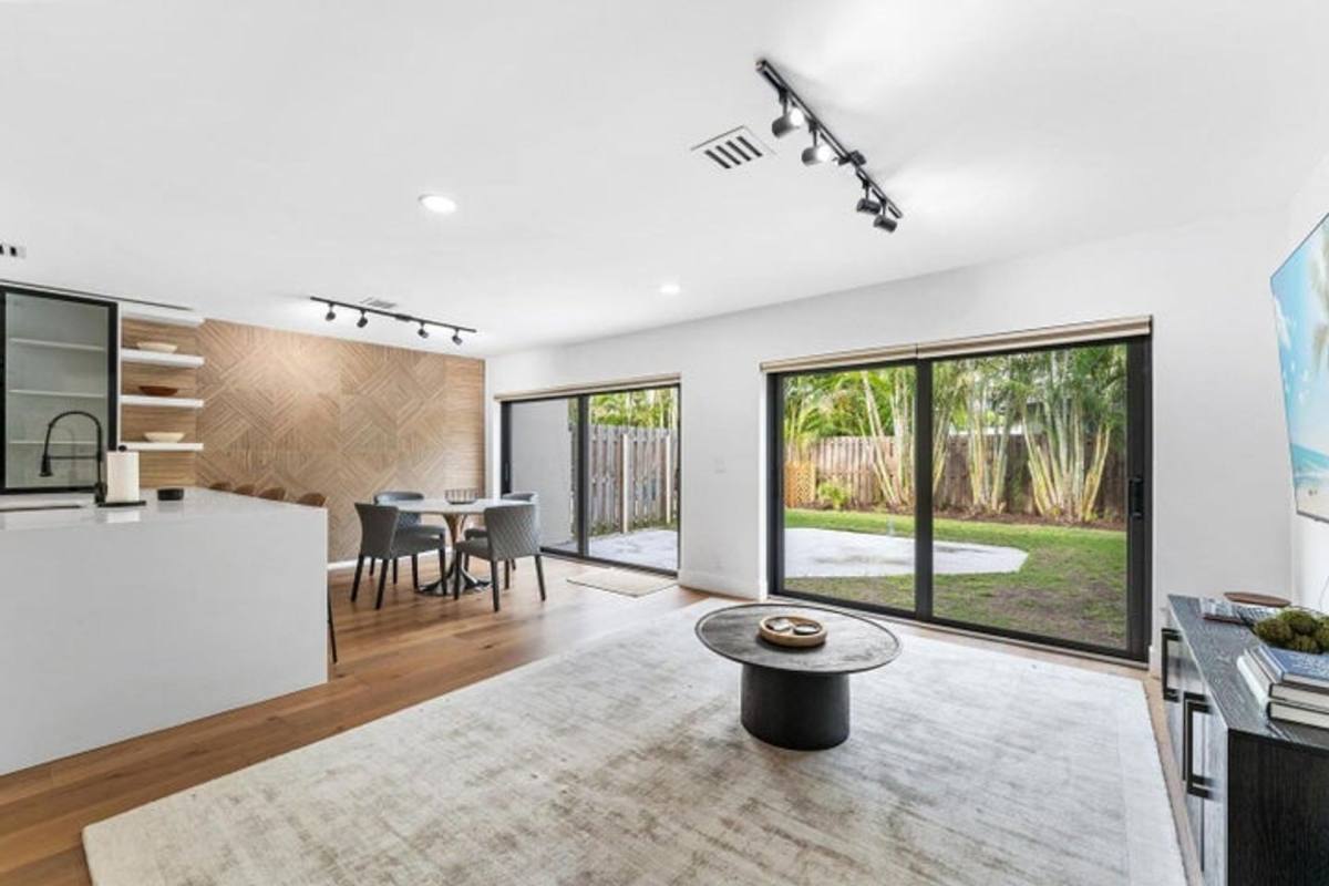 Townhouse for rent at 541 N Ocean Blvd E, Boca Raton, FL 33432