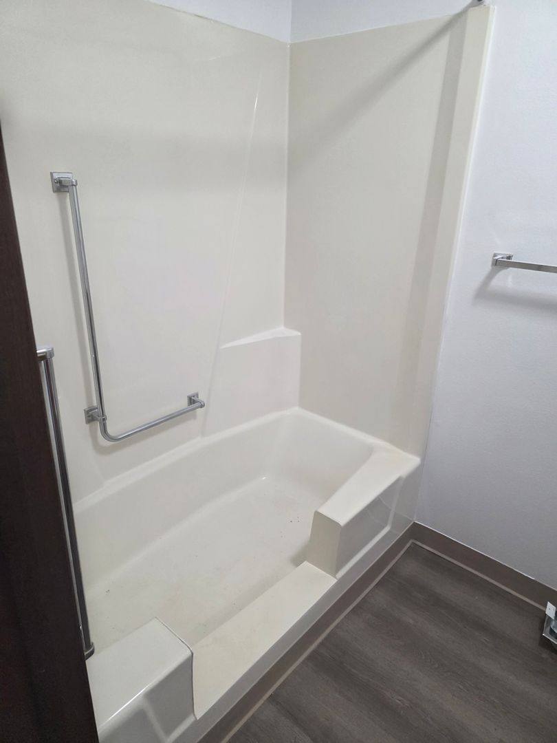 Apartment for rent at 1409 12th Ave, Belle Plaine, IA 52208