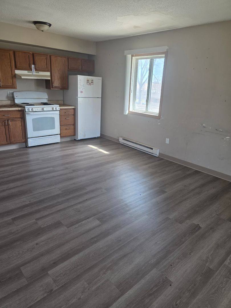 Apartment for rent at 1409 12th Ave, Belle Plaine, IA 52208