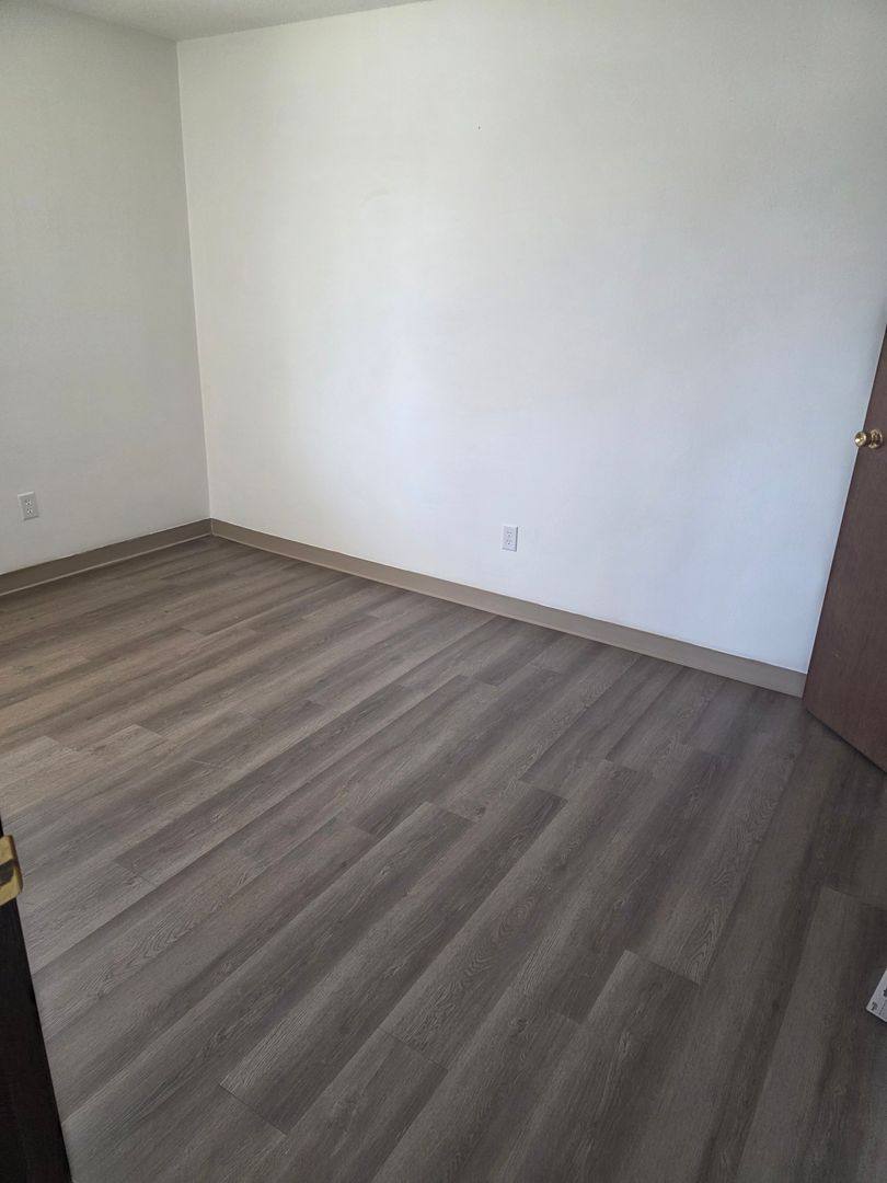 Apartment for rent at 1409 12th Ave, Belle Plaine, IA 52208