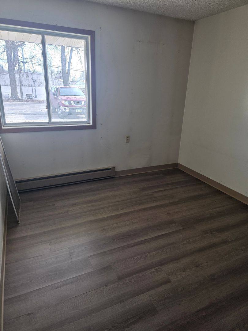 Apartment for rent at 1409 12th Ave, Belle Plaine, IA 52208