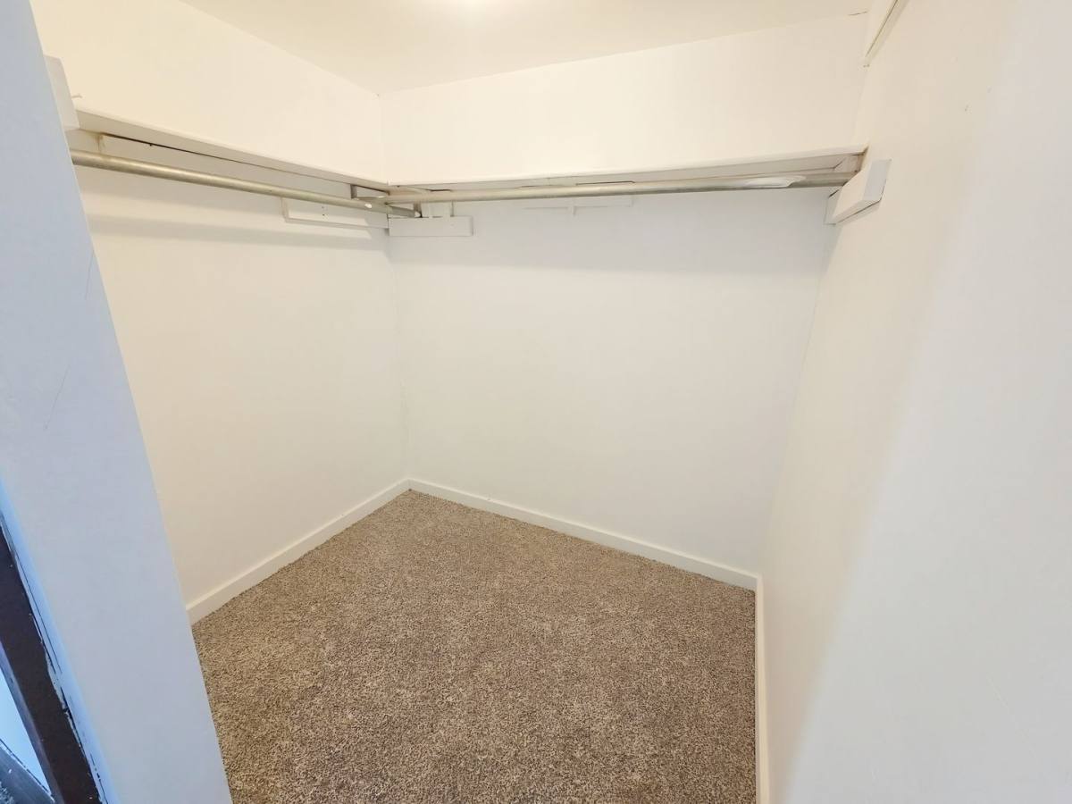 Apartment for rent at 614 Douglas Ave, Des Moines, IA 50313