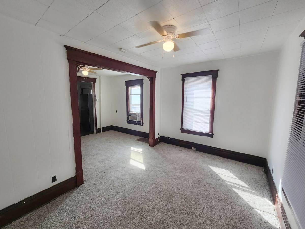 Apartment for rent at 614 Douglas Ave, Des Moines, IA 50313
