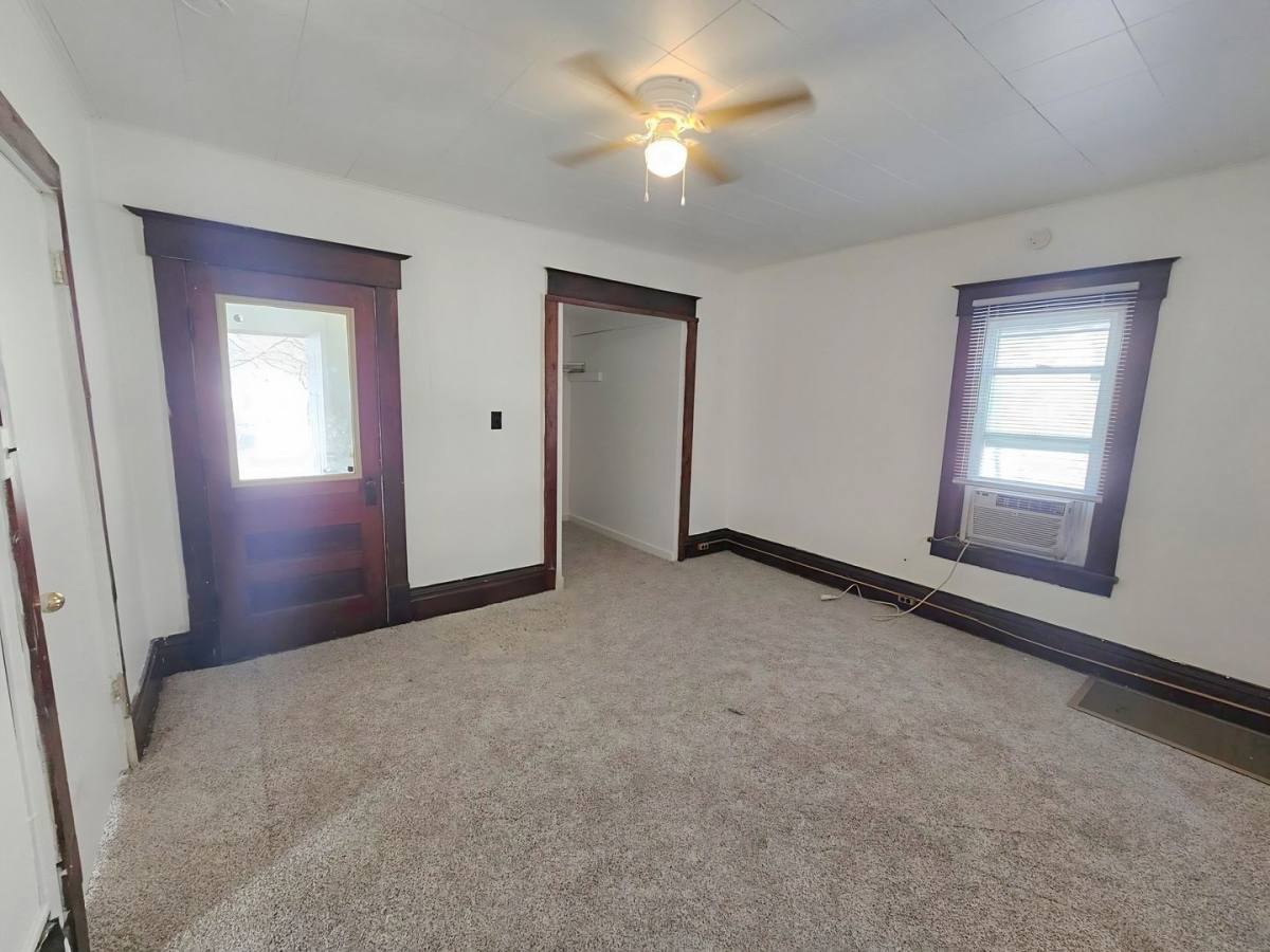 Apartment for rent at 614 Douglas Ave, Des Moines, IA 50313