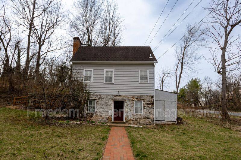 House for rent at 8200 Buckland Mill Rd, Gainesville, VA 20155