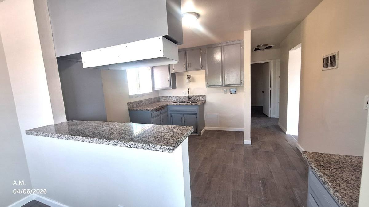 Apartment for rent at 13322 Cordary Ave, Hawthorne, CA 90250
