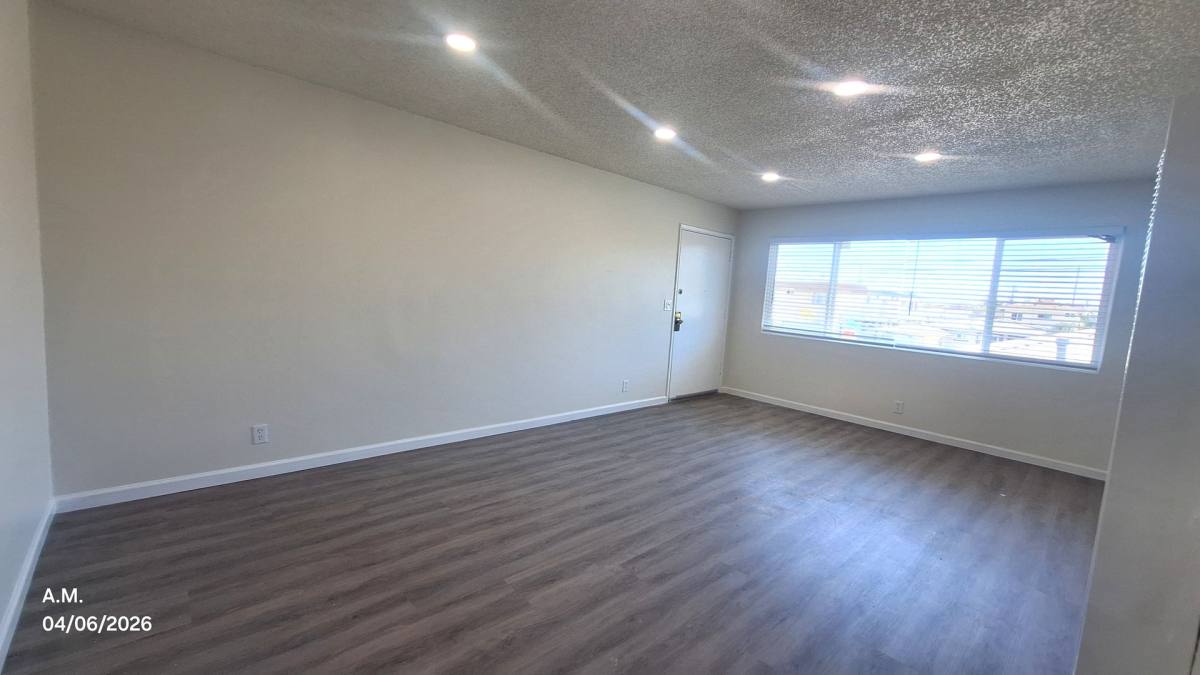 Apartment for rent at 13322 Cordary Ave, Hawthorne, CA 90250