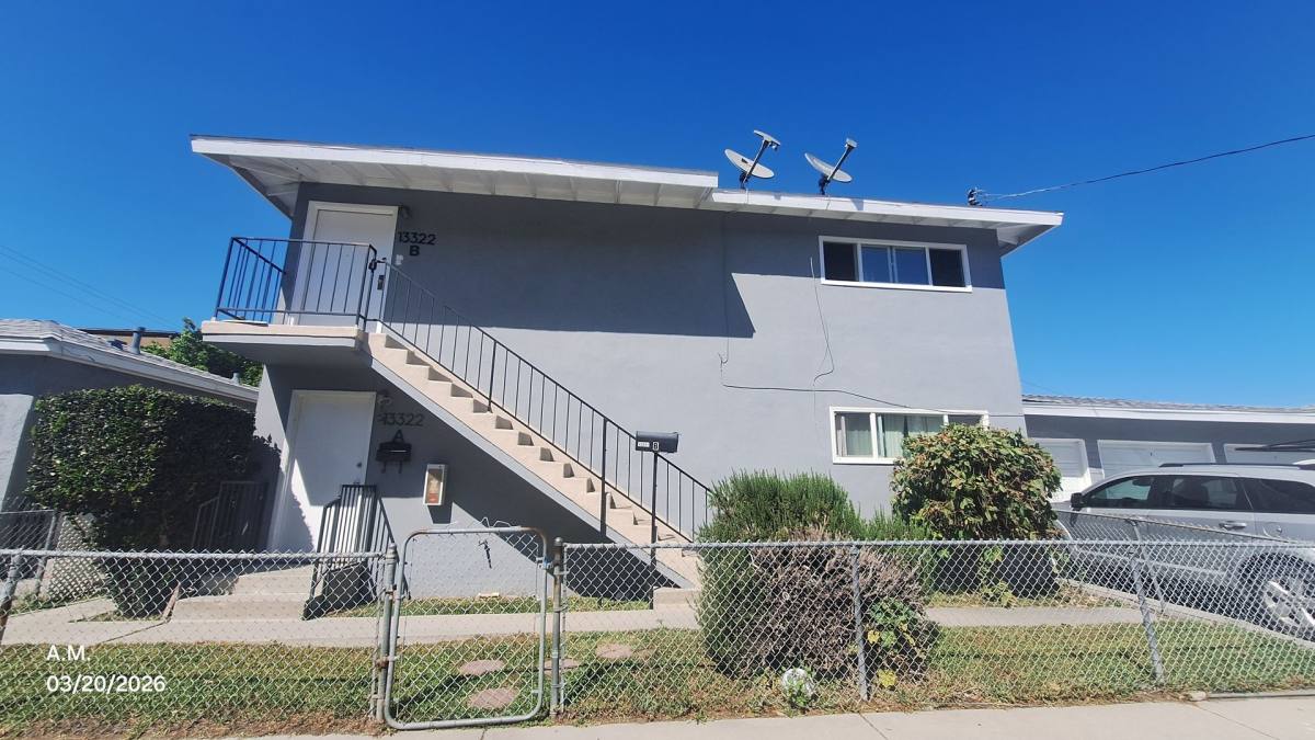 Apartment for rent at 13322 Cordary Ave, Hawthorne, CA 90250