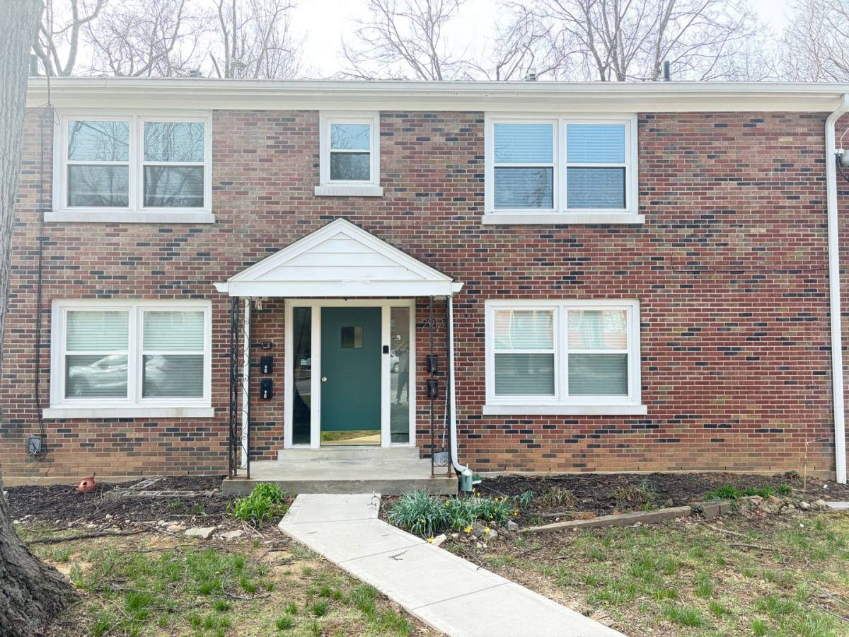 Apartment for rent at 2912 Moran Place, Louisville, KY 40206
