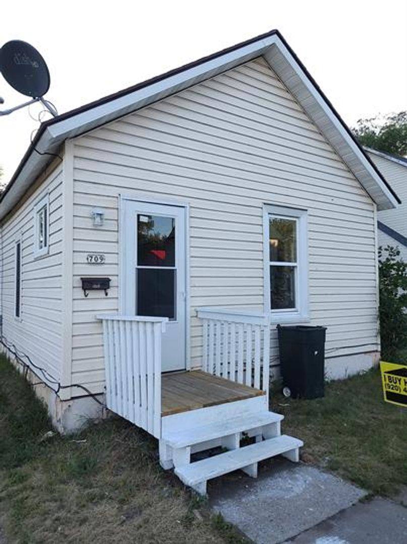 House for rent at 709 8th St, Menominee, MI 49858