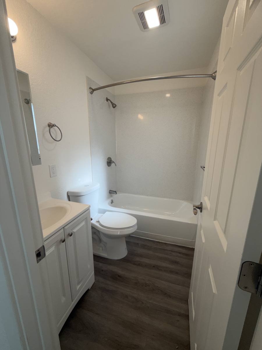 Apartment for rent at 1810 E 25th St #404, Oakland, CA 94606
