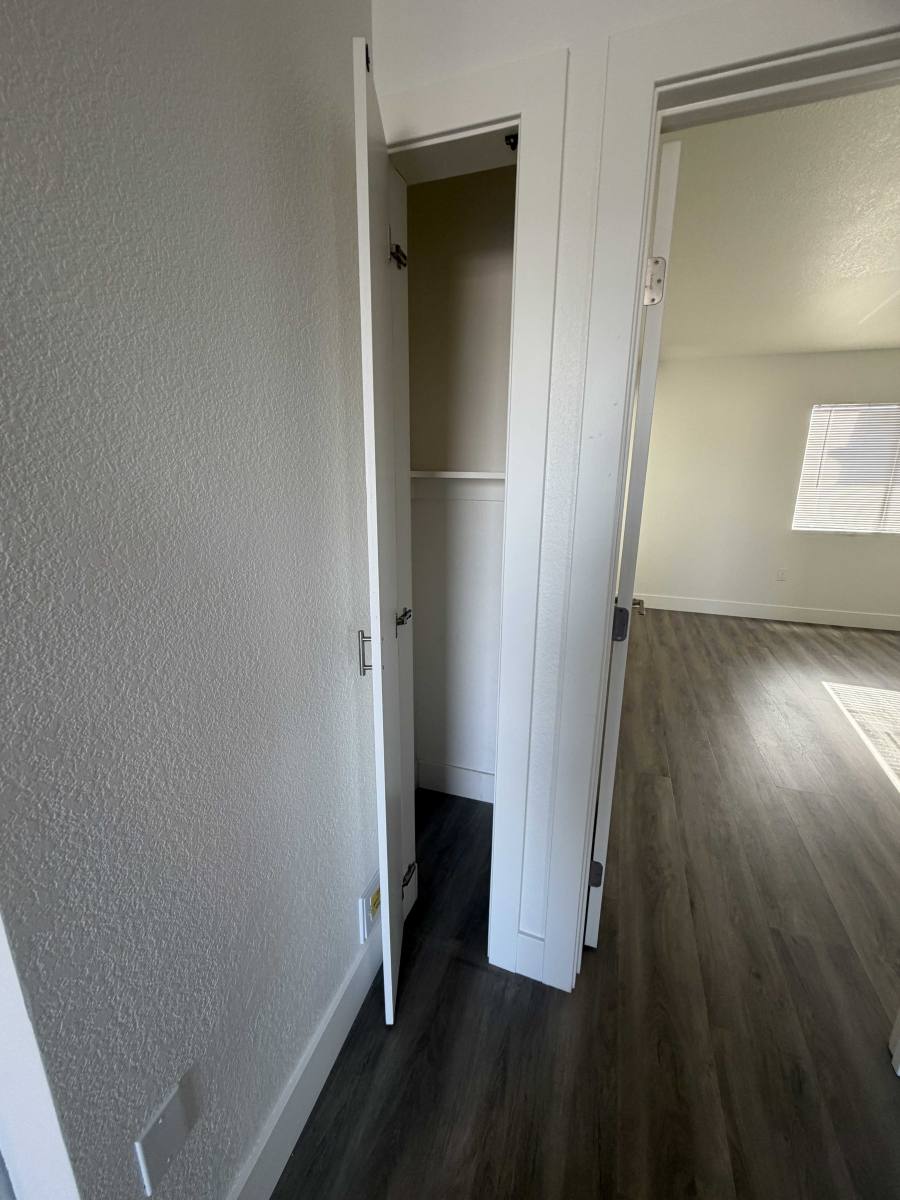 Apartment for rent at 1810 E 25th St #404, Oakland, CA 94606