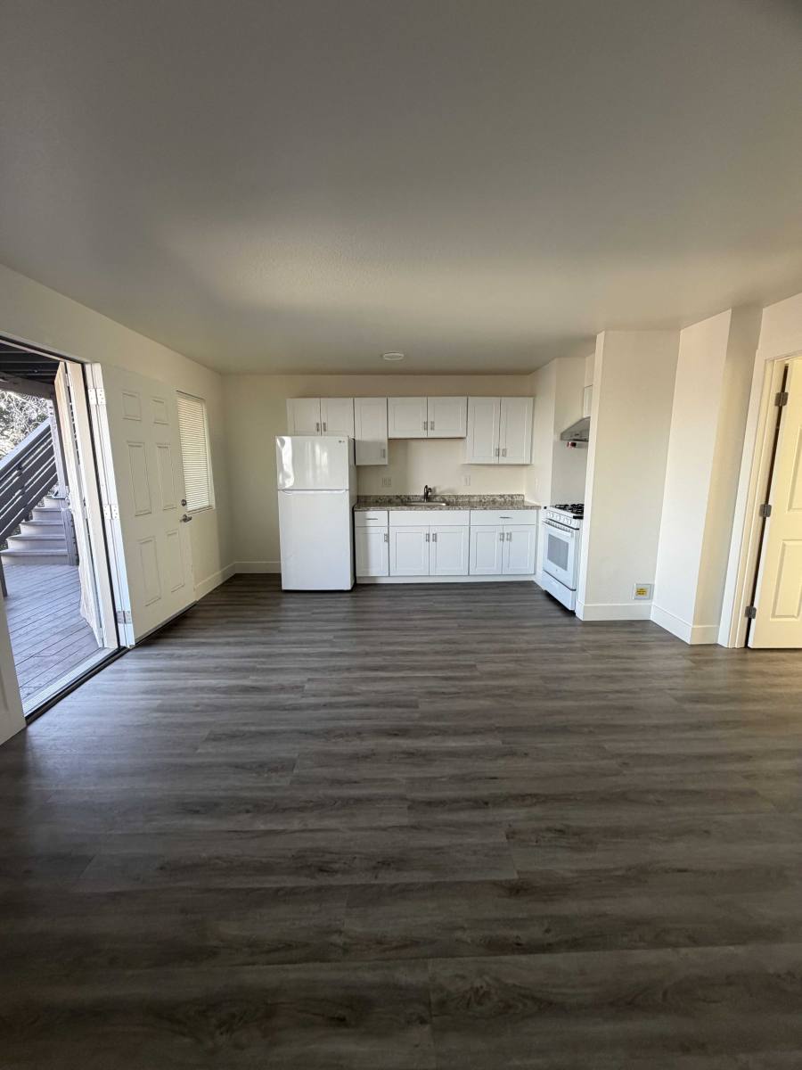Apartment for rent at 1810 E 25th St #404, Oakland, CA 94606