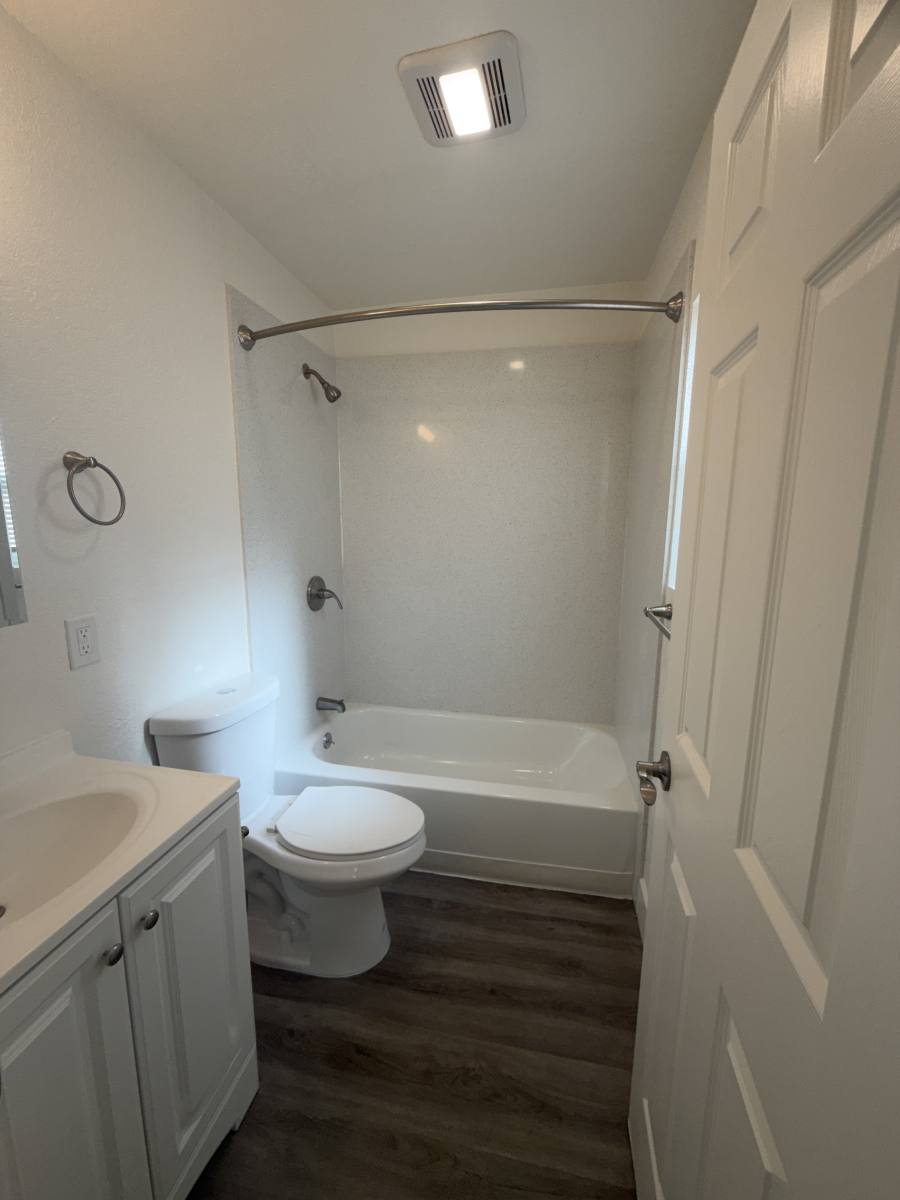 Apartment for rent at 1810 E 25th St #404, Oakland, CA 94606