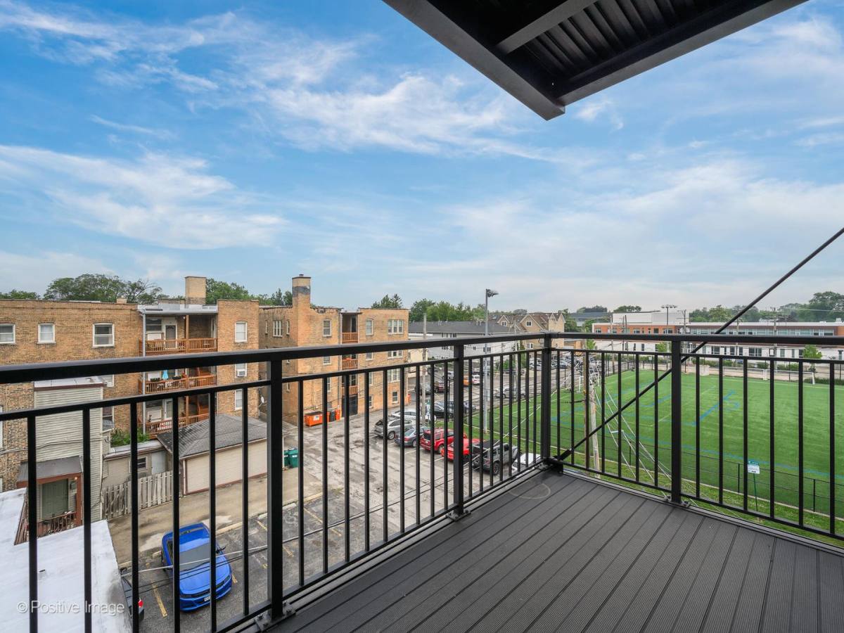 Apartment for rent at 261 Washington Blvd, Oak Park, IL 60302