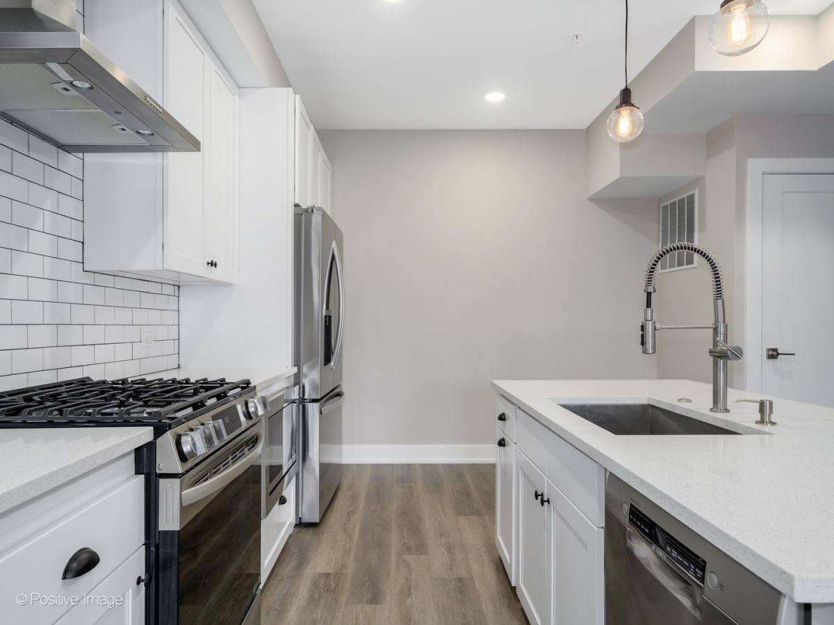 Apartment for rent at 261 Washington Blvd, Oak Park, IL 60302