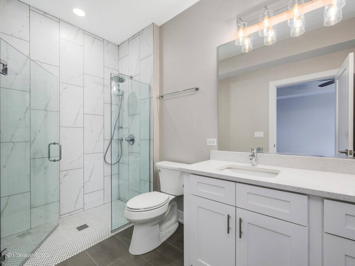 Apartment for rent at 261 Washington Blvd, Oak Park, IL 60302