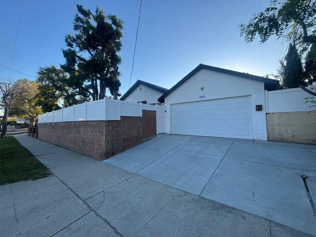 House for rent at 10941 Amestoy Ave, Granada Hills, CA 91344