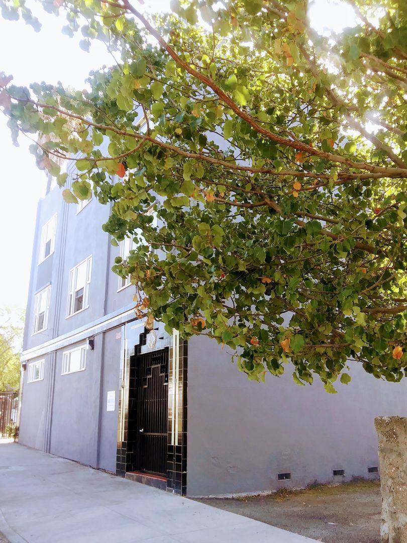 Apartment for rent at 45 W Tenth St, Pittsburg, CA 94565