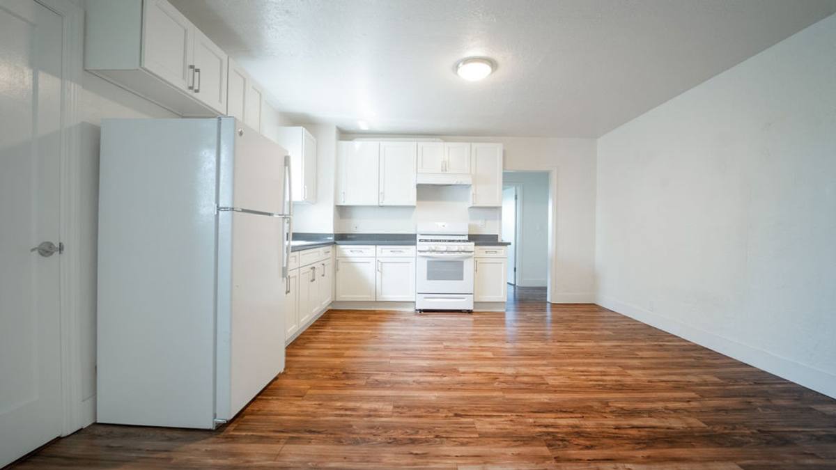 Apartment for rent at 45 W Tenth St, Pittsburg, CA 94565