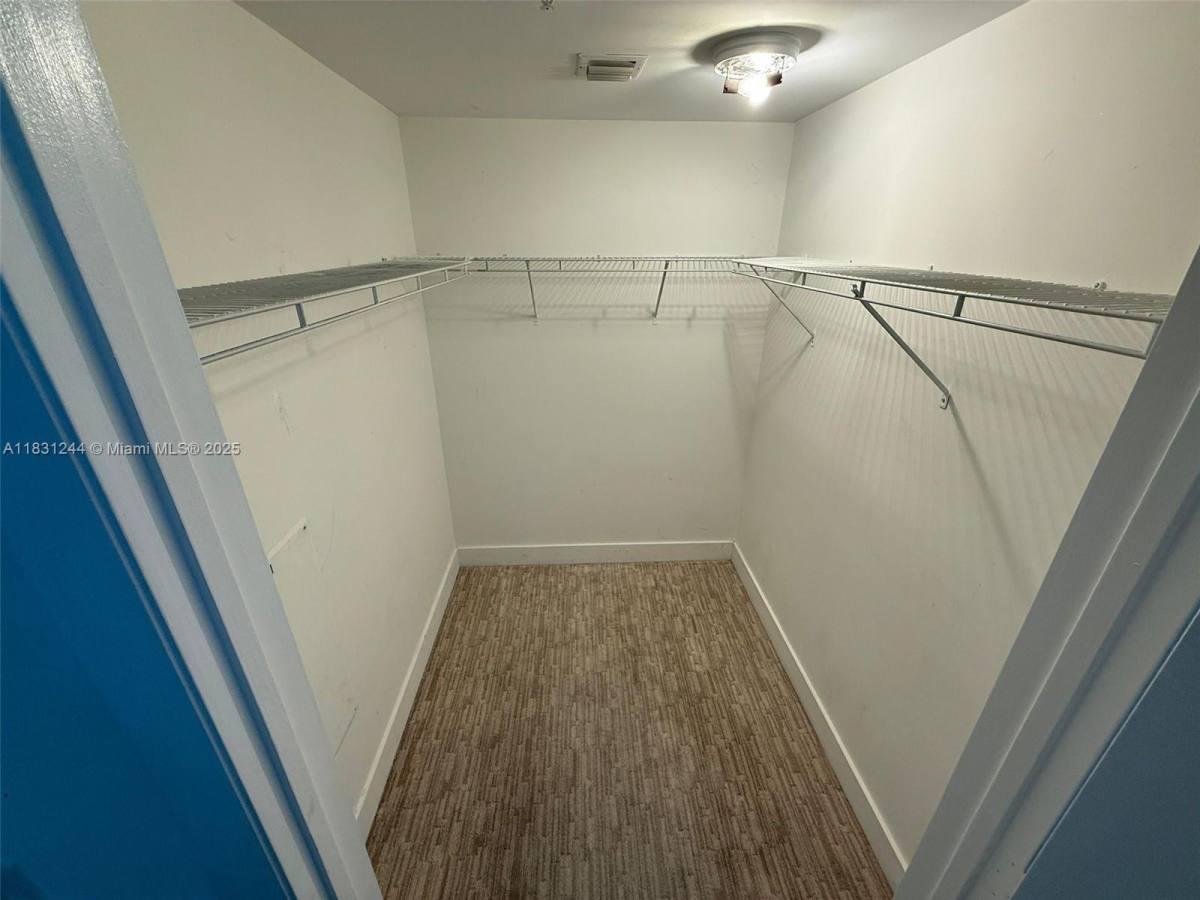 Apartment for rent at 244 Biscayne Blvd #908, Miami, FL 33132