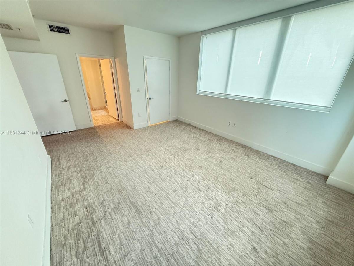 Apartment for rent at 244 Biscayne Blvd #908, Miami, FL 33132