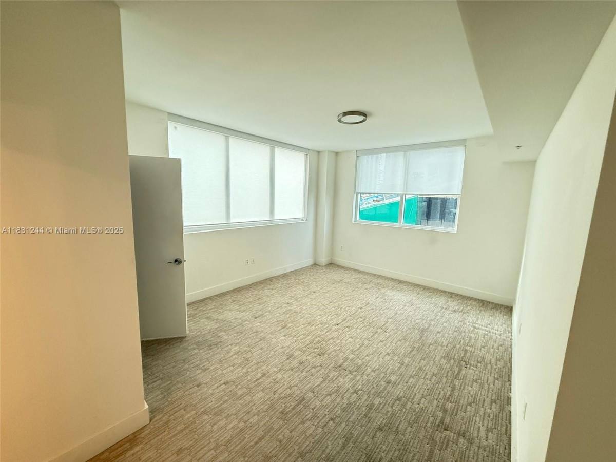 Apartment for rent at 244 Biscayne Blvd #908, Miami, FL 33132
