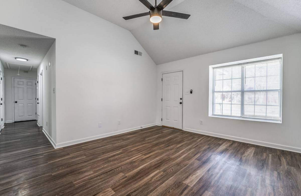House for rent at 2551 Parkview Dr, Memphis, TN 38128