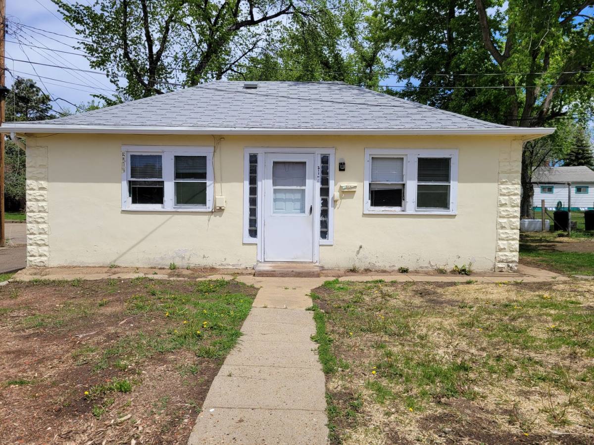 House for rent at 211 1 2 2nd Ave E, Dickinson, ND 58601