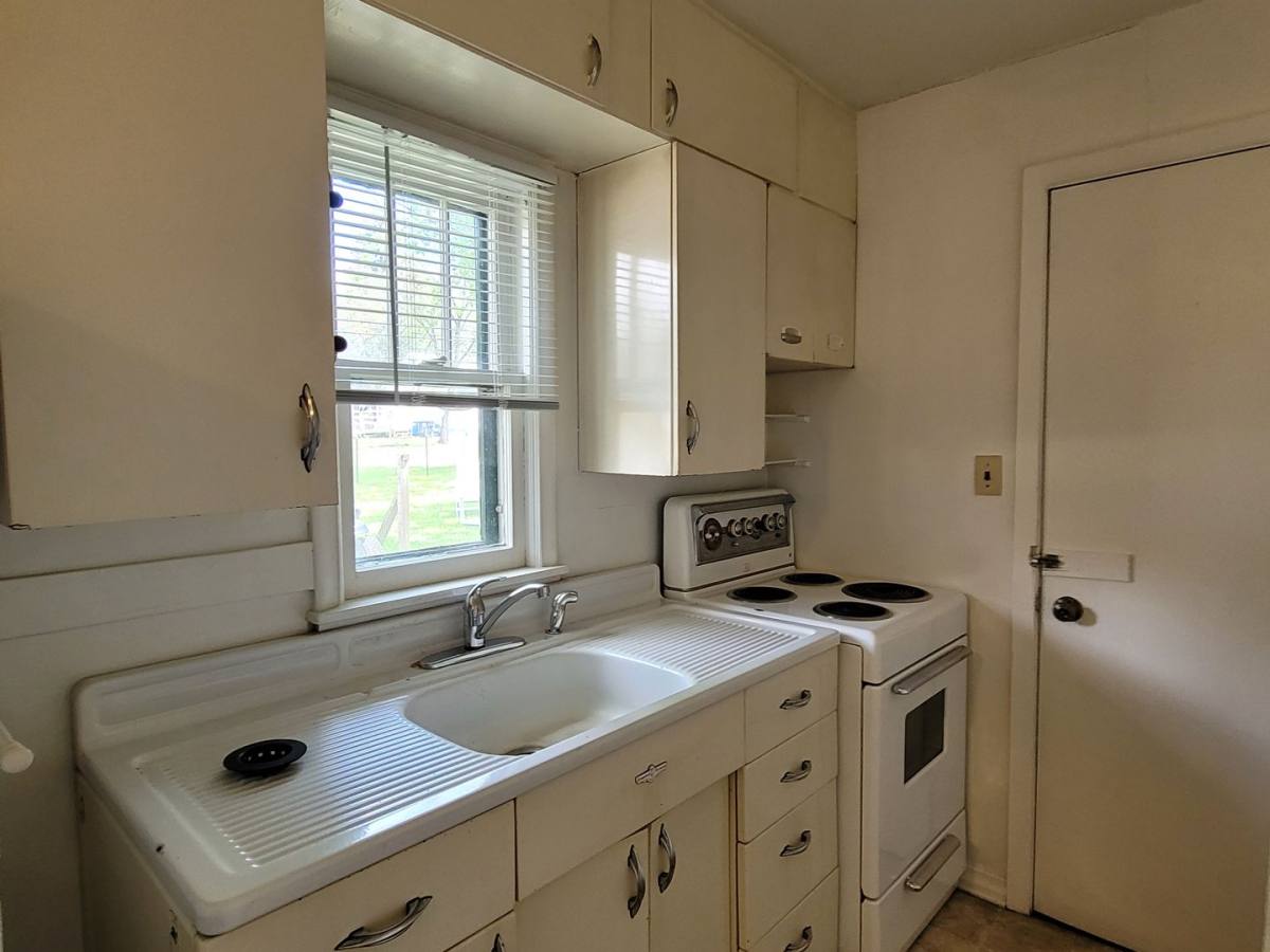 House for rent at 211 1 2 2nd Ave E, Dickinson, ND 58601