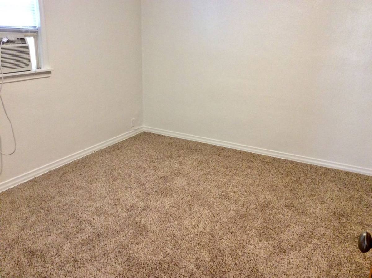 House for rent at 211 1 2 2nd Ave E, Dickinson, ND 58601