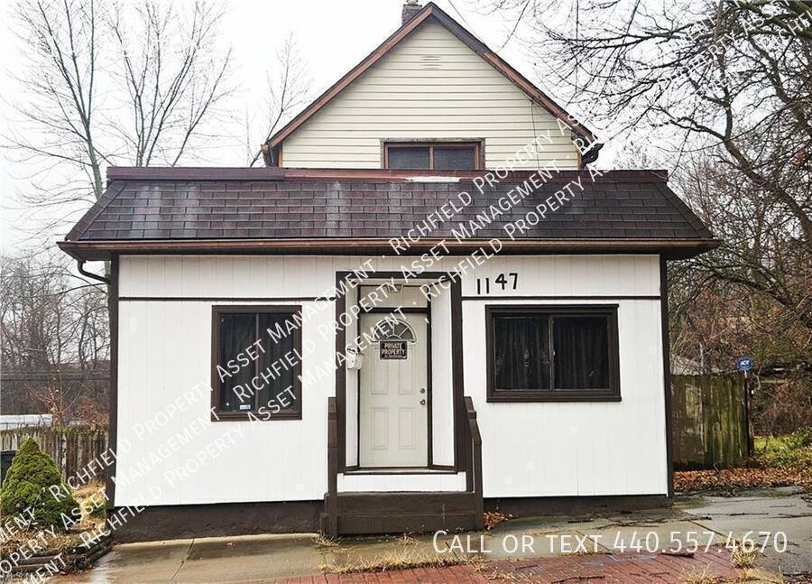 House for rent at 1147 Newton St, Akron, OH 44305