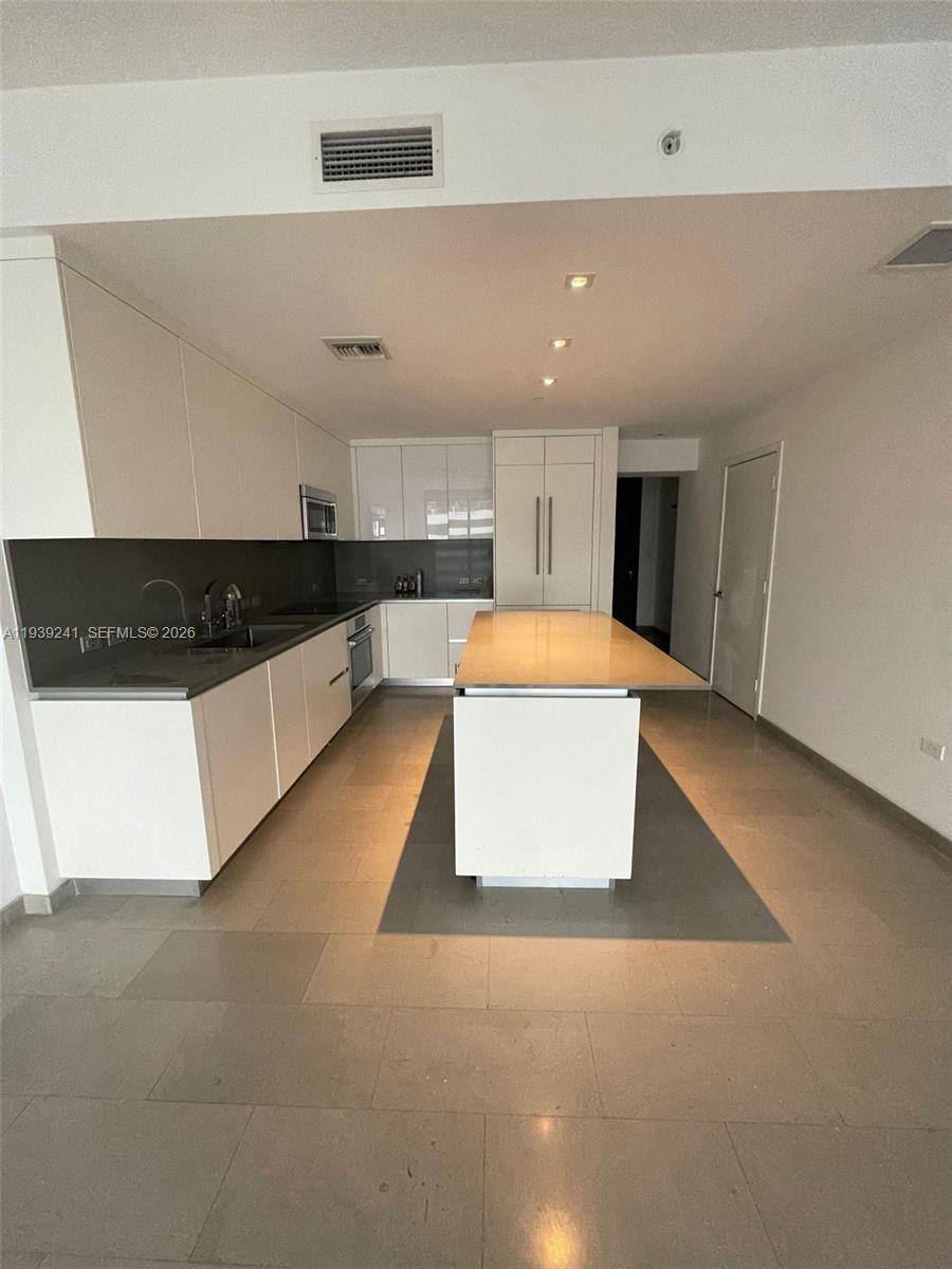 Apartment for rent at 88 SW 7th St #1608, Miami, FL 33130