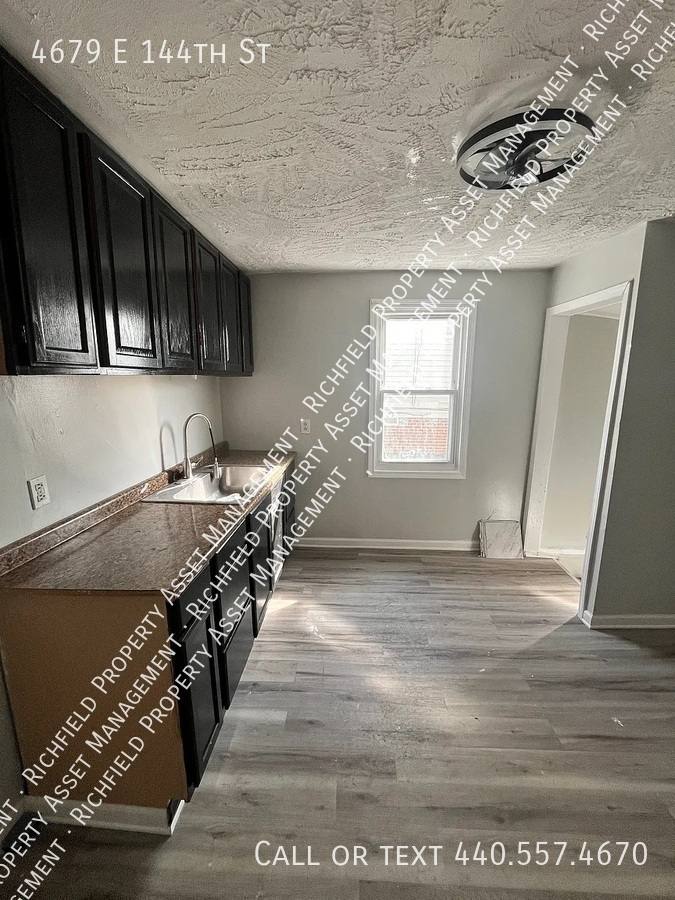House for rent at 4679 E 144th St, Cleveland, OH 44128