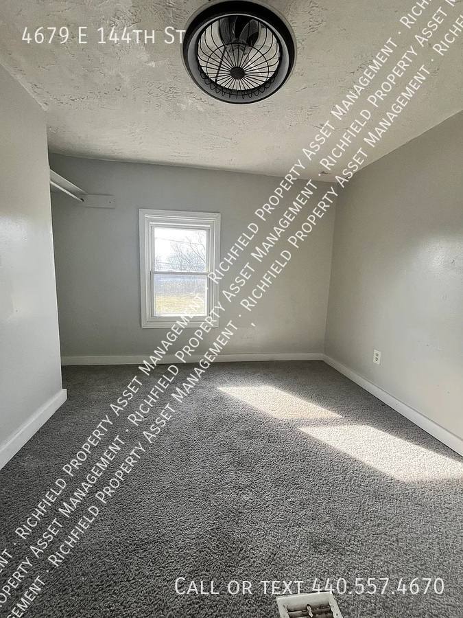 House for rent at 4679 E 144th St, Cleveland, OH 44128